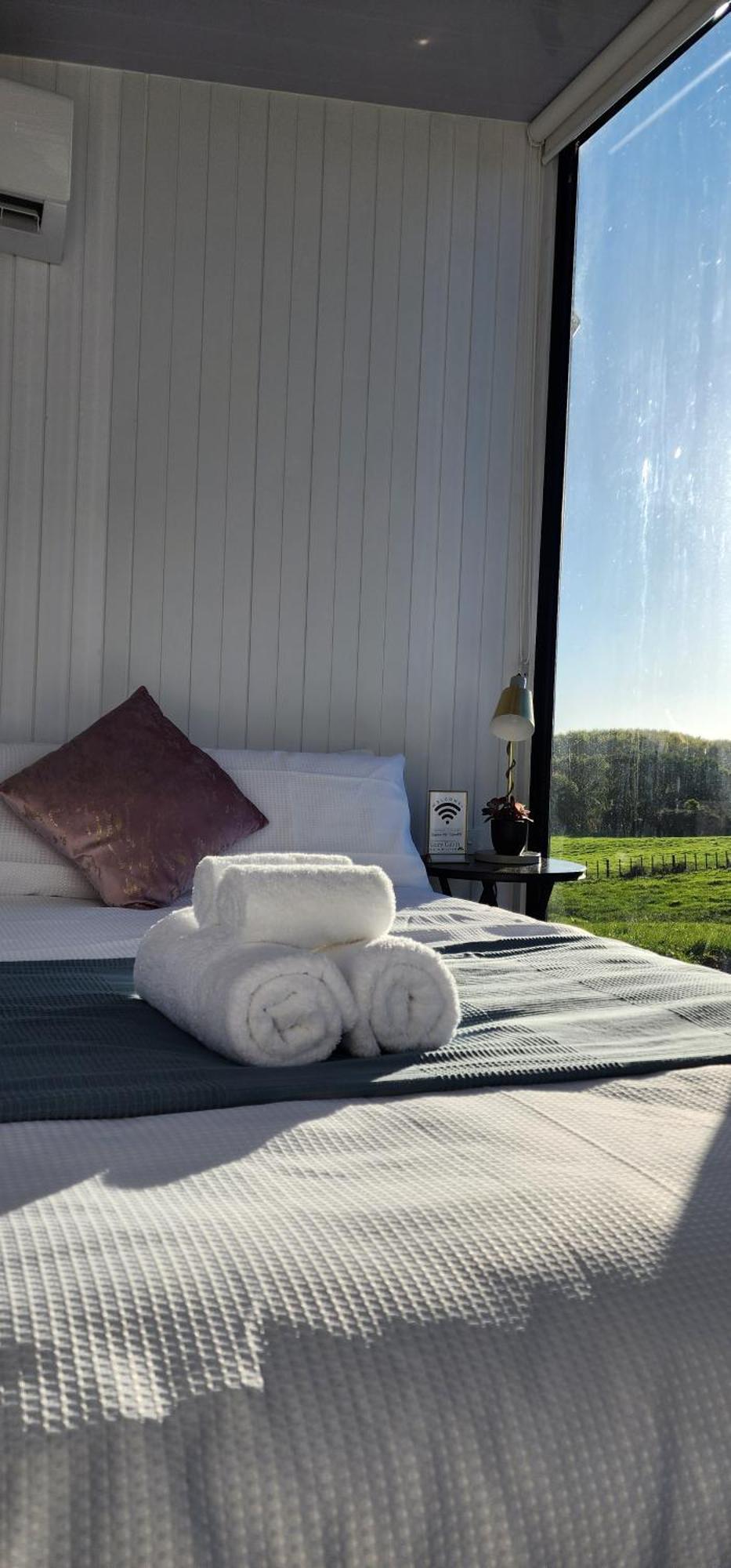 Cozy Cabin2 With Outdoor Bath At Dairy Flat Farm Waitoki Exterior photo